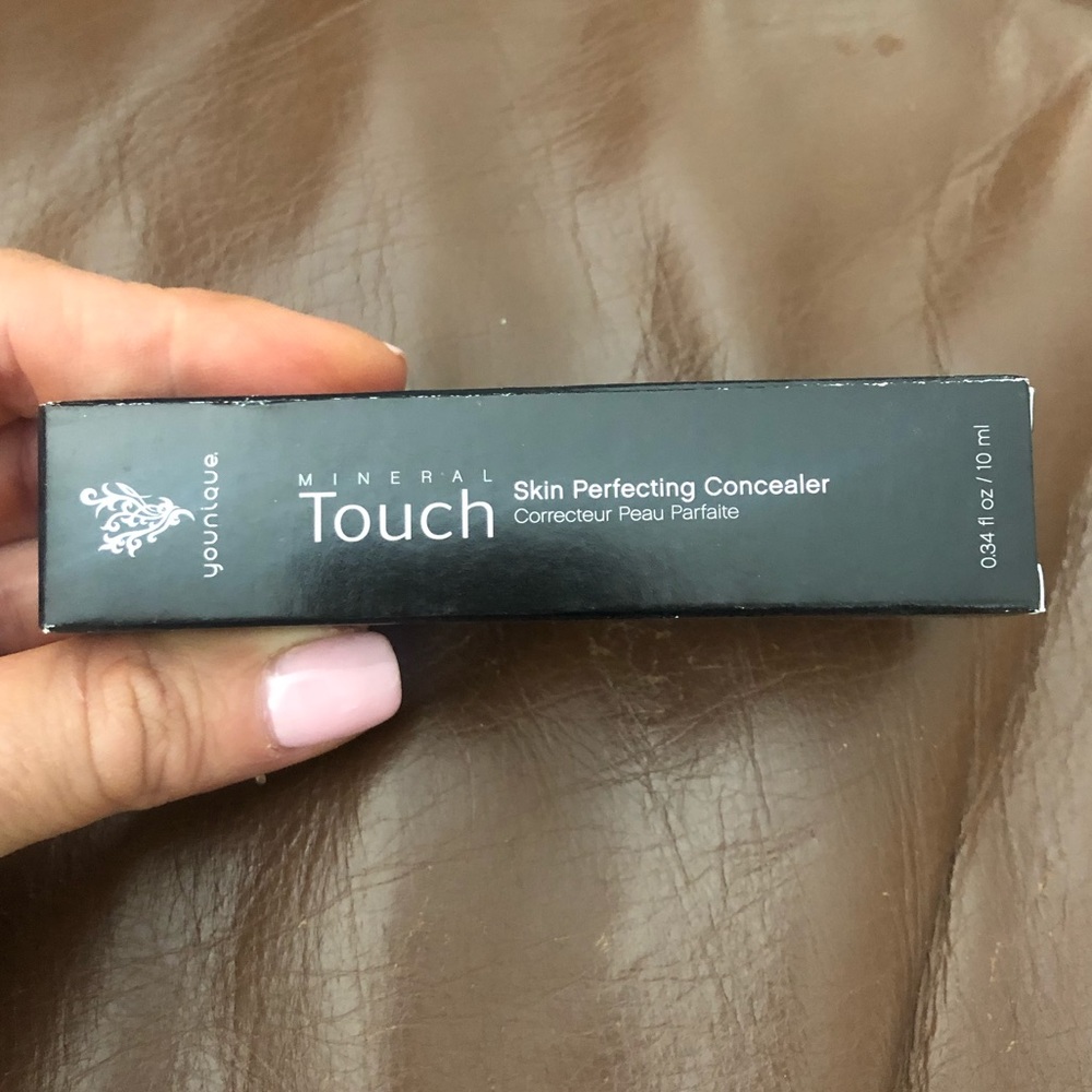 NWT Younique Skin Perfecting Concealer (Scarlet)